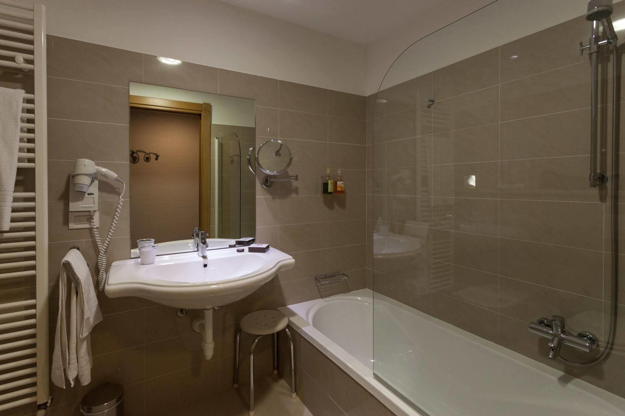 Best Western Ivrea Crystal Palace Banchette D'Ivrea Eksteriør bilde