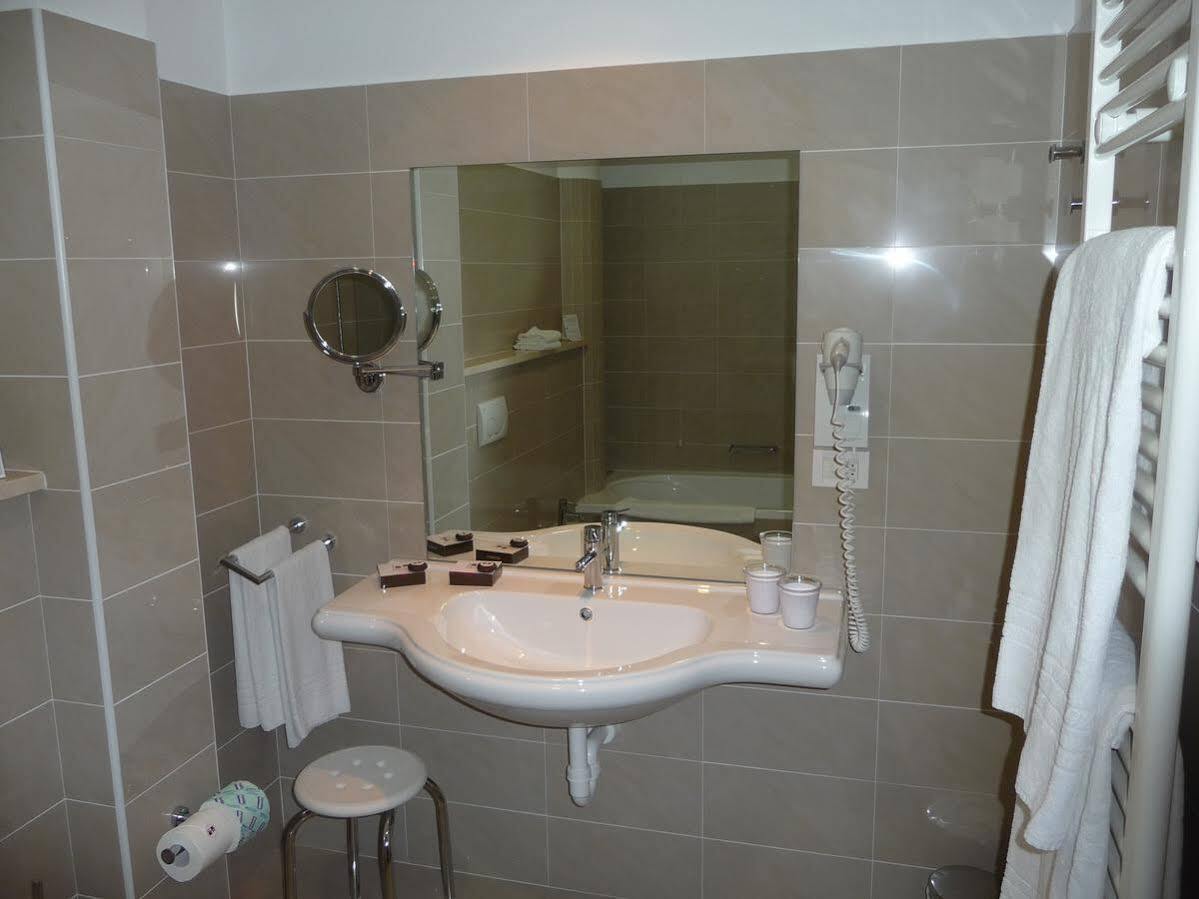 Best Western Ivrea Crystal Palace Banchette D'Ivrea Eksteriør bilde